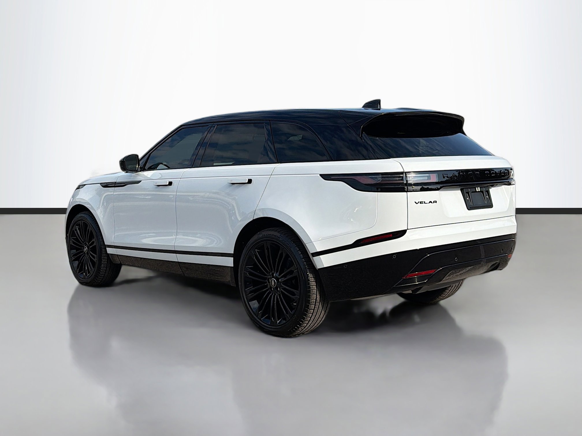 2026 Land Rover Range Rover SE photo 3