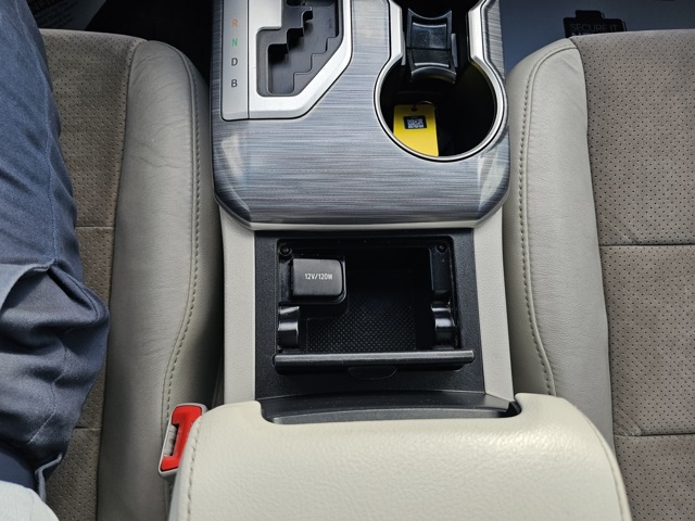 2012 Toyota Camry Hybrid XLE photo 24