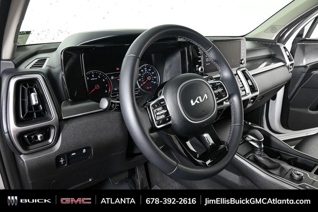 2023 Kia Sorento S photo 3