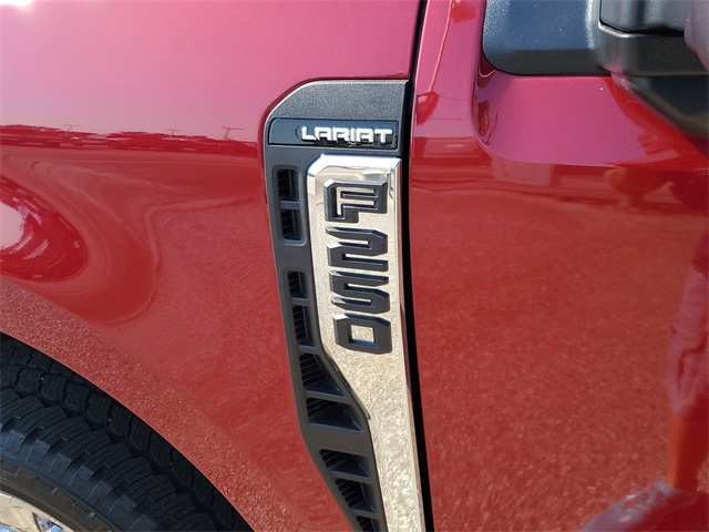 2025 Ford F-250 Lariat photo 9