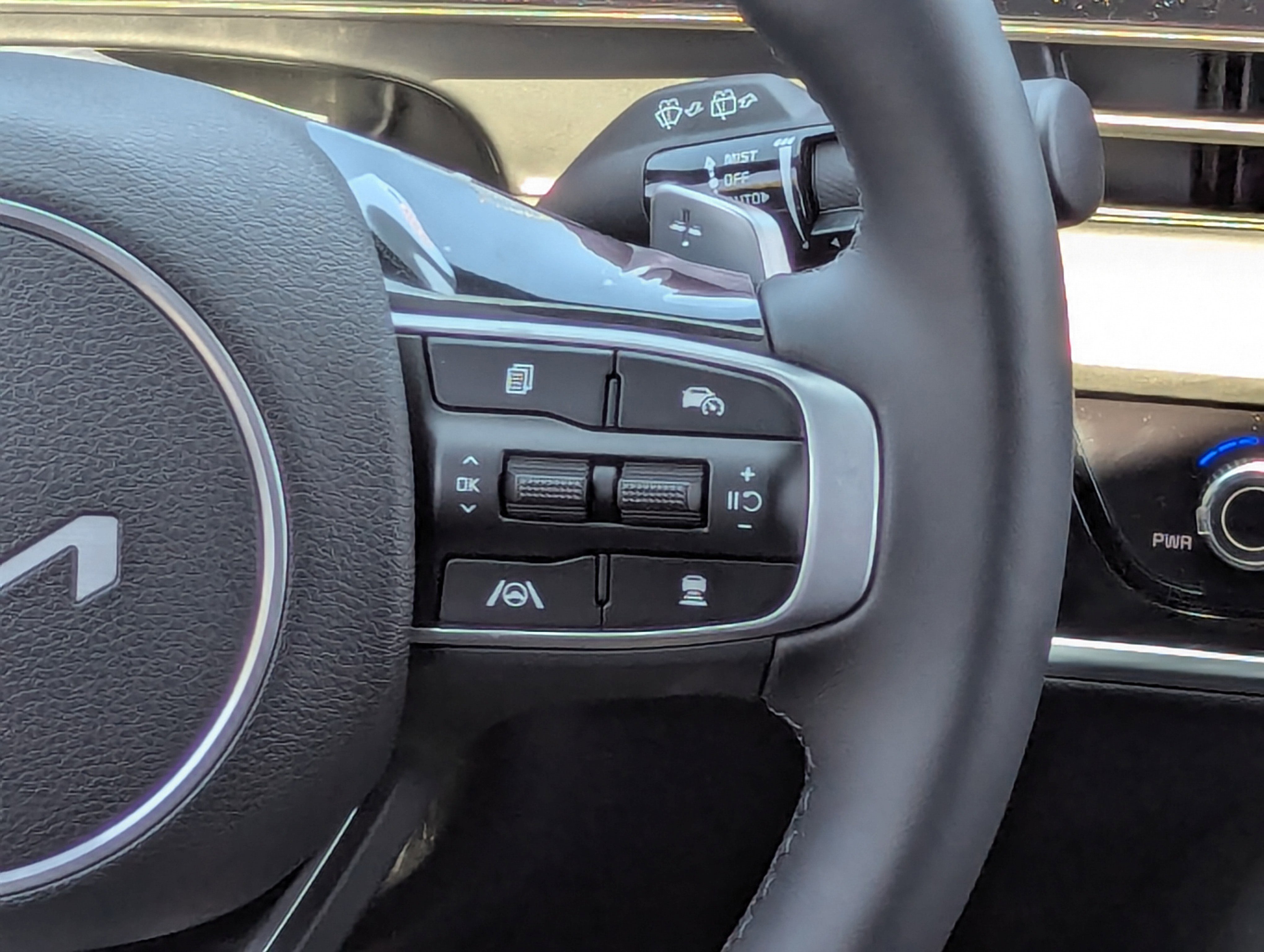 2024 Kia Sportage Plug-In Hybrid X-Line Prestige photo 3