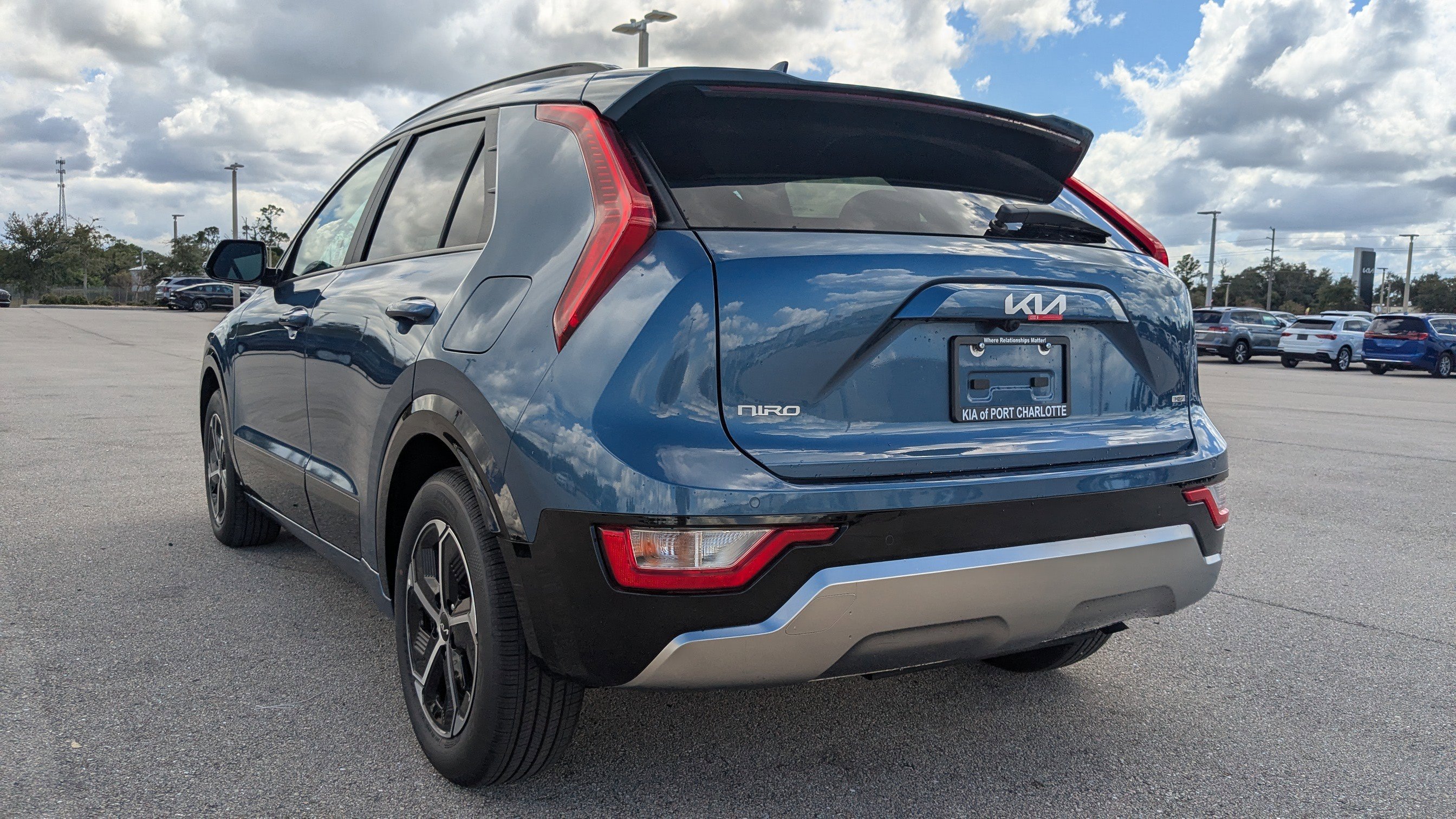 2025 Kia Niro SX Touring photo 2