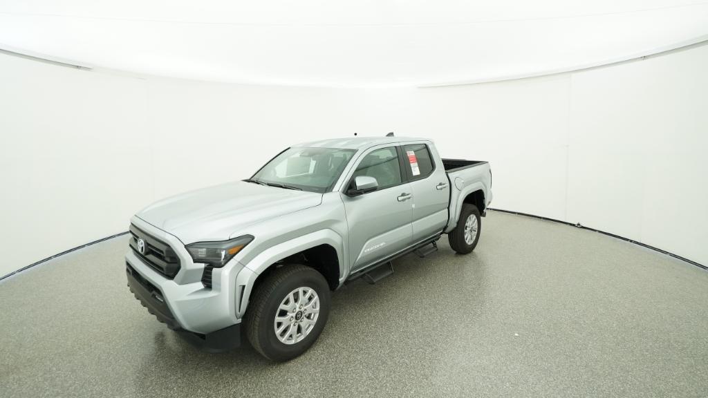 2025 Toyota Tacoma SR5's photo