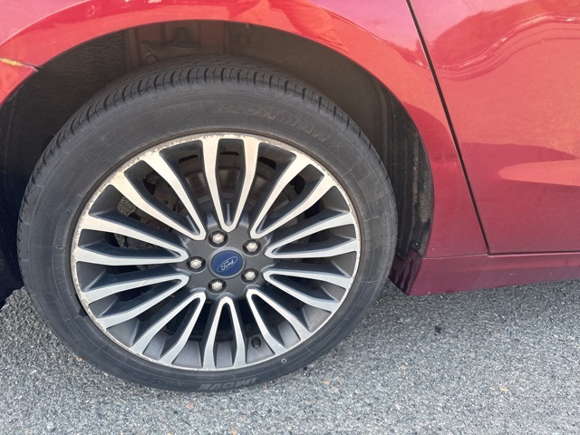 2017 Ford Fusion SE photo 5