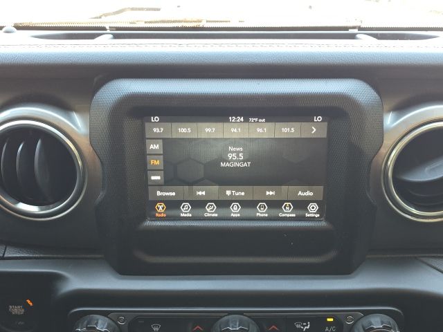 2020 Jeep Wrangler Unlimited Sahara photo 21