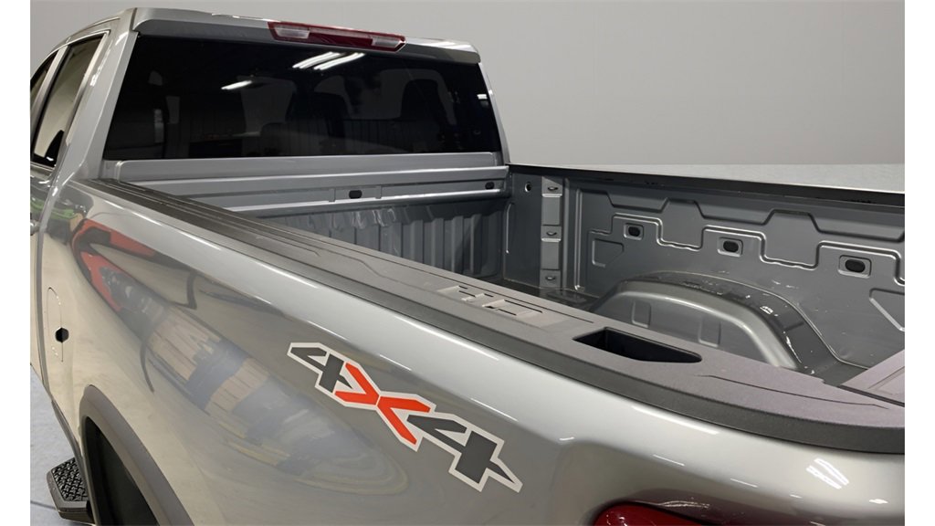 2025 Chevrolet Silverado 2500HD LT photo 4