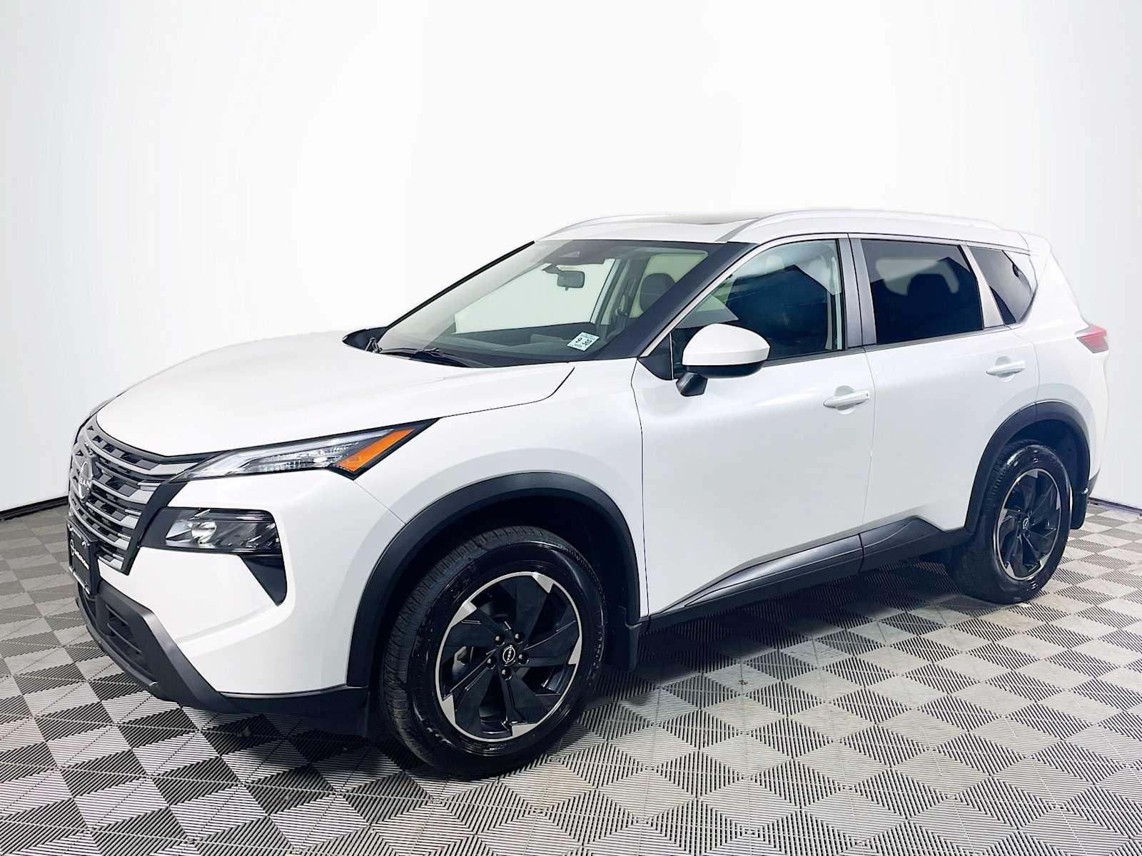 2026 Nissan Rogue SV's photo