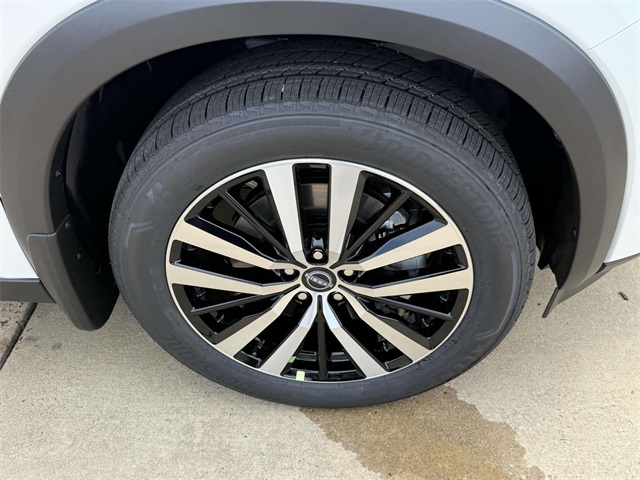 2025 Nissan Pathfinder Platinum photo 11