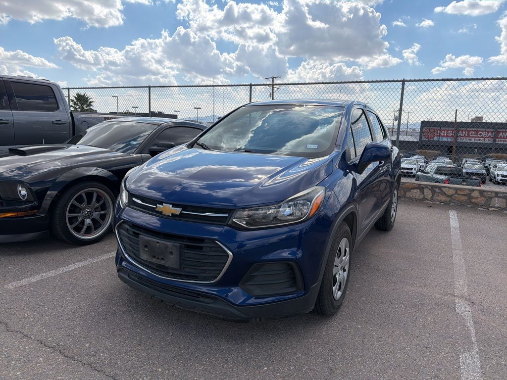2017 Chevrolet Trax LS photo 2