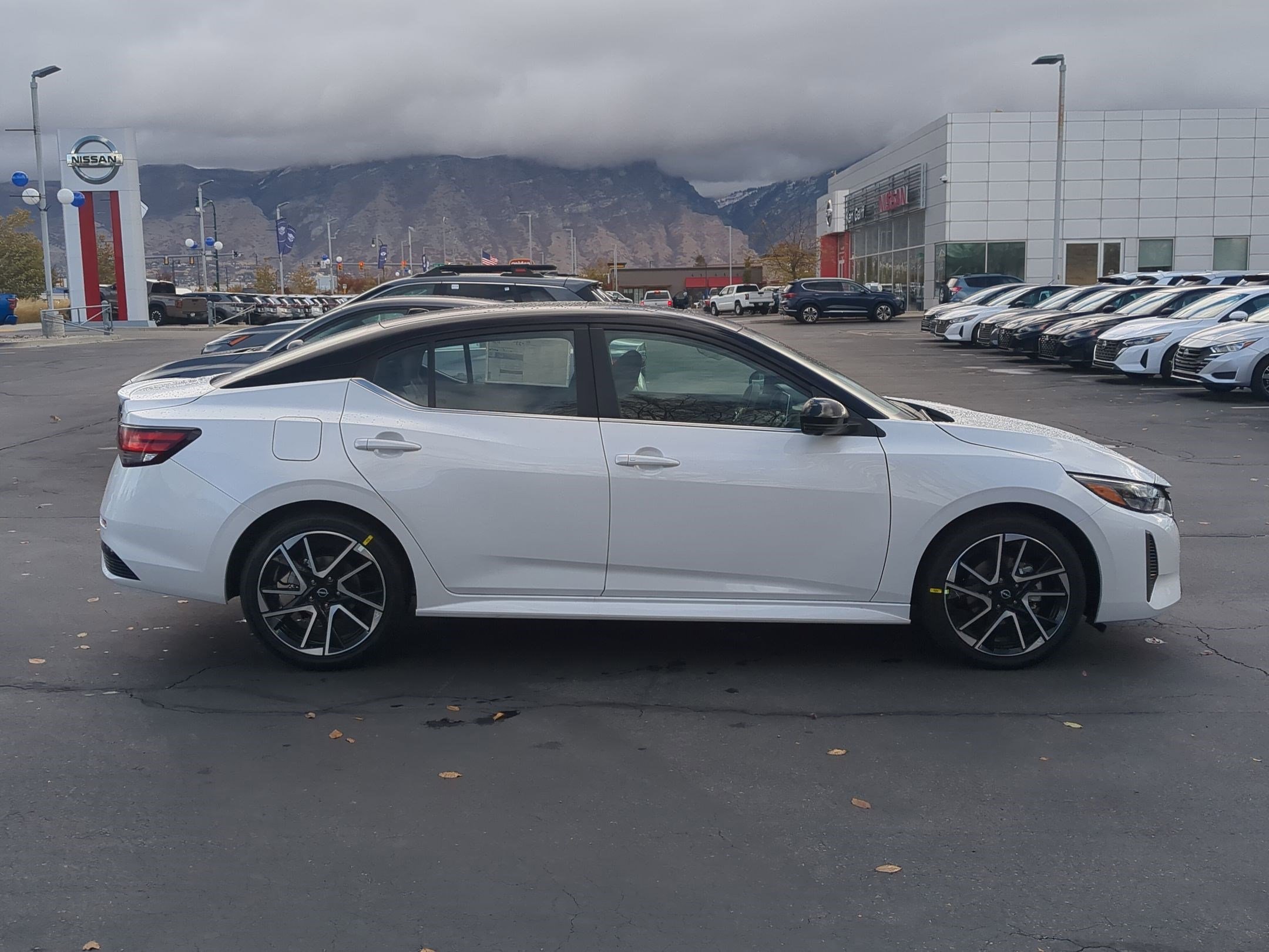2025 Nissan Sentra SR photo 2