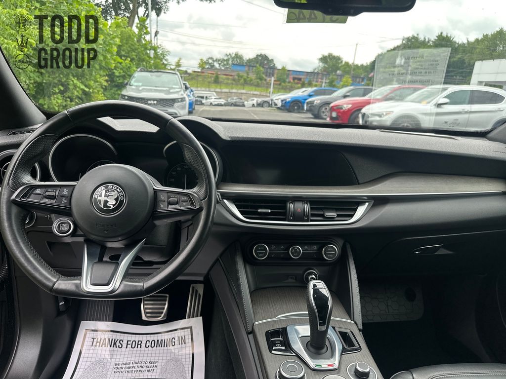 2022 Alfa Romeo Stelvio Ti photo 11