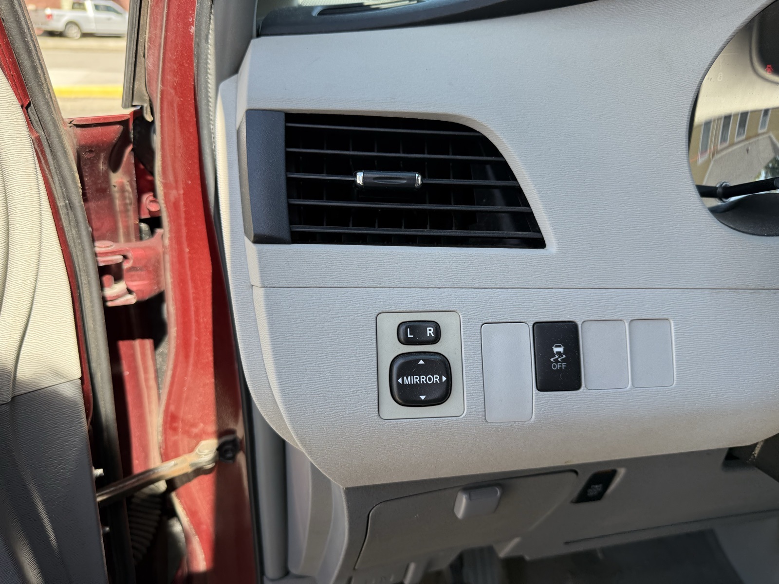 2012 Toyota Sienna Base photo 16
