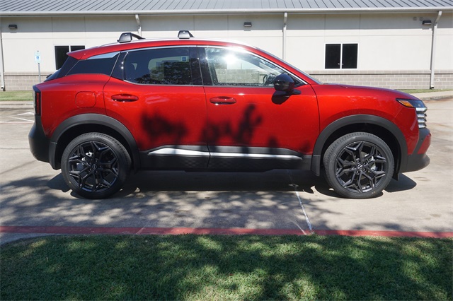 2026 Nissan Kicks SR photo 3