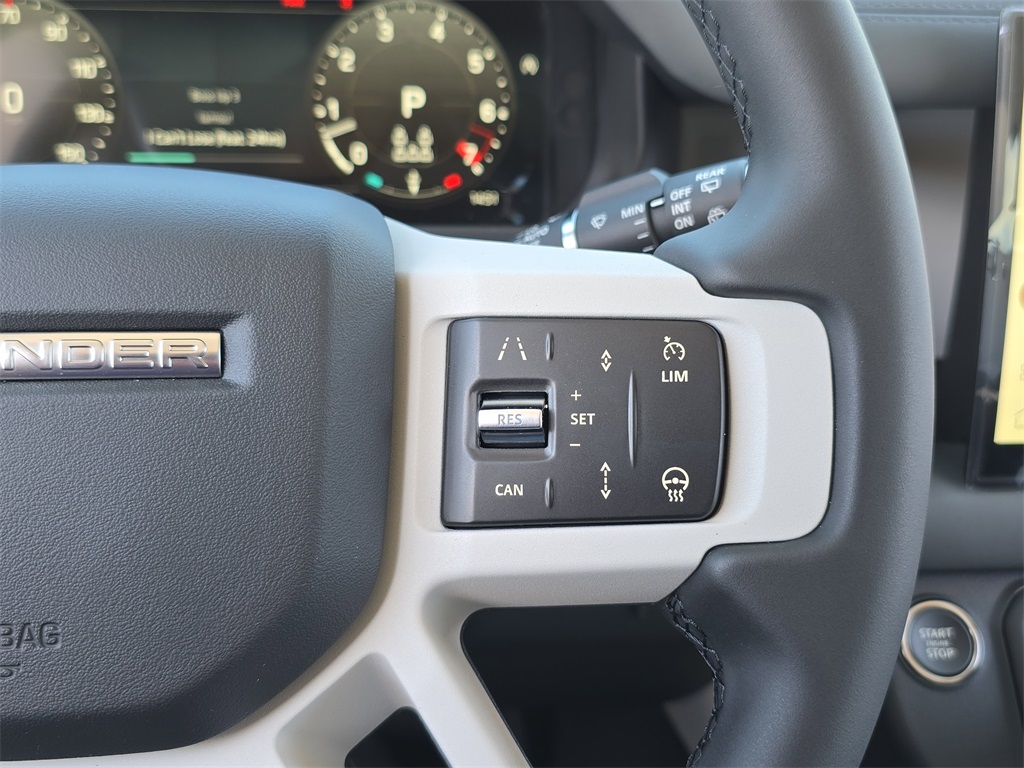 2025 Land Rover Defender 130 X-Dynamic SE photo 18