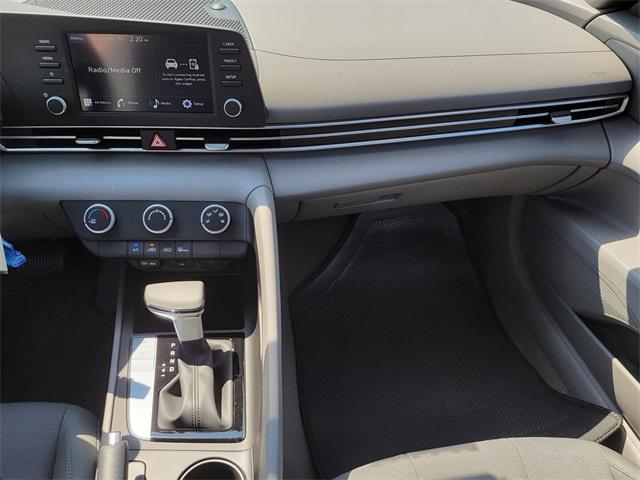 2025 Hyundai Elantra SE photo 10