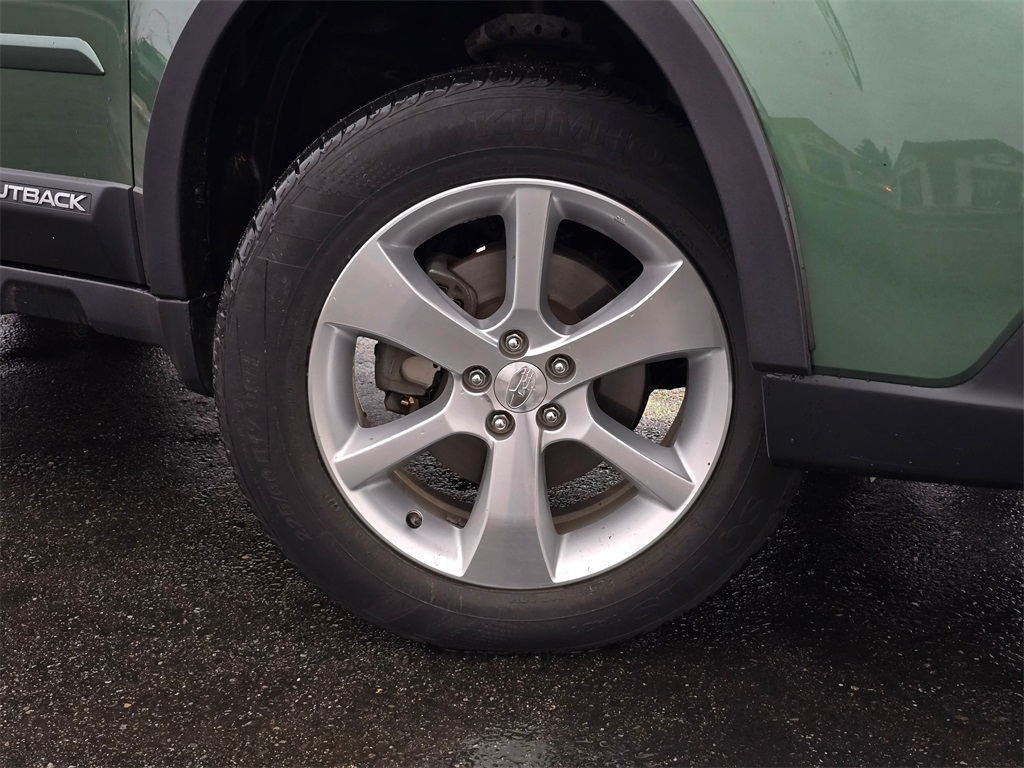 Used 2014 Subaru Outback 2.5i Limited with VIN 4S4BRBLCXE3319116 for sale in North Bend, WA