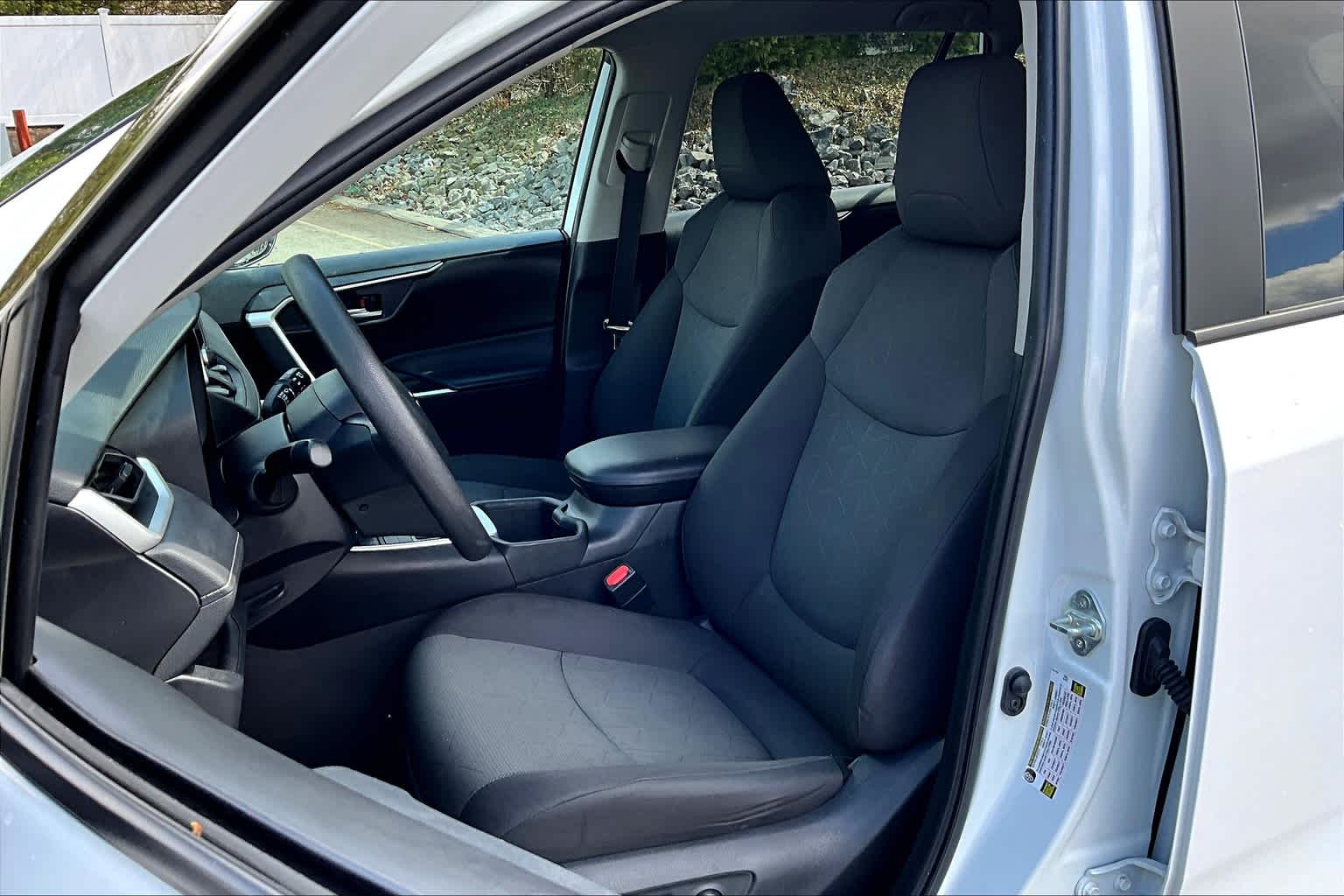 2023 Toyota RAV4 XLE photo 8