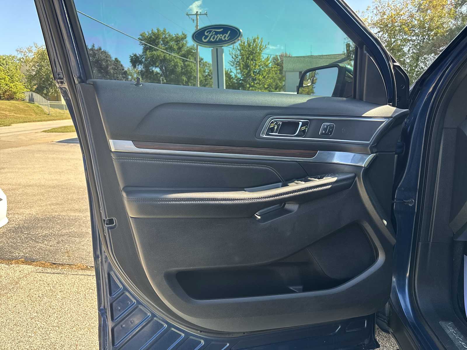 2017 Ford Explorer Limited photo 12