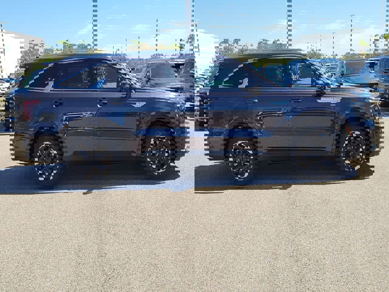2025 Kia Sorento S photo 4