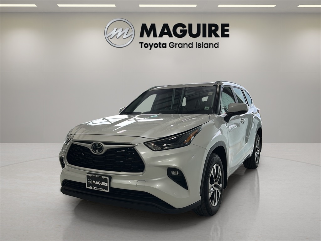 2023 Toyota Highlander XLE's photo