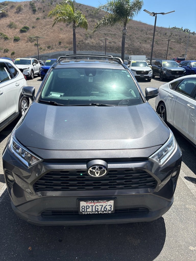2020 Toyota RAV4 XLE photo 2