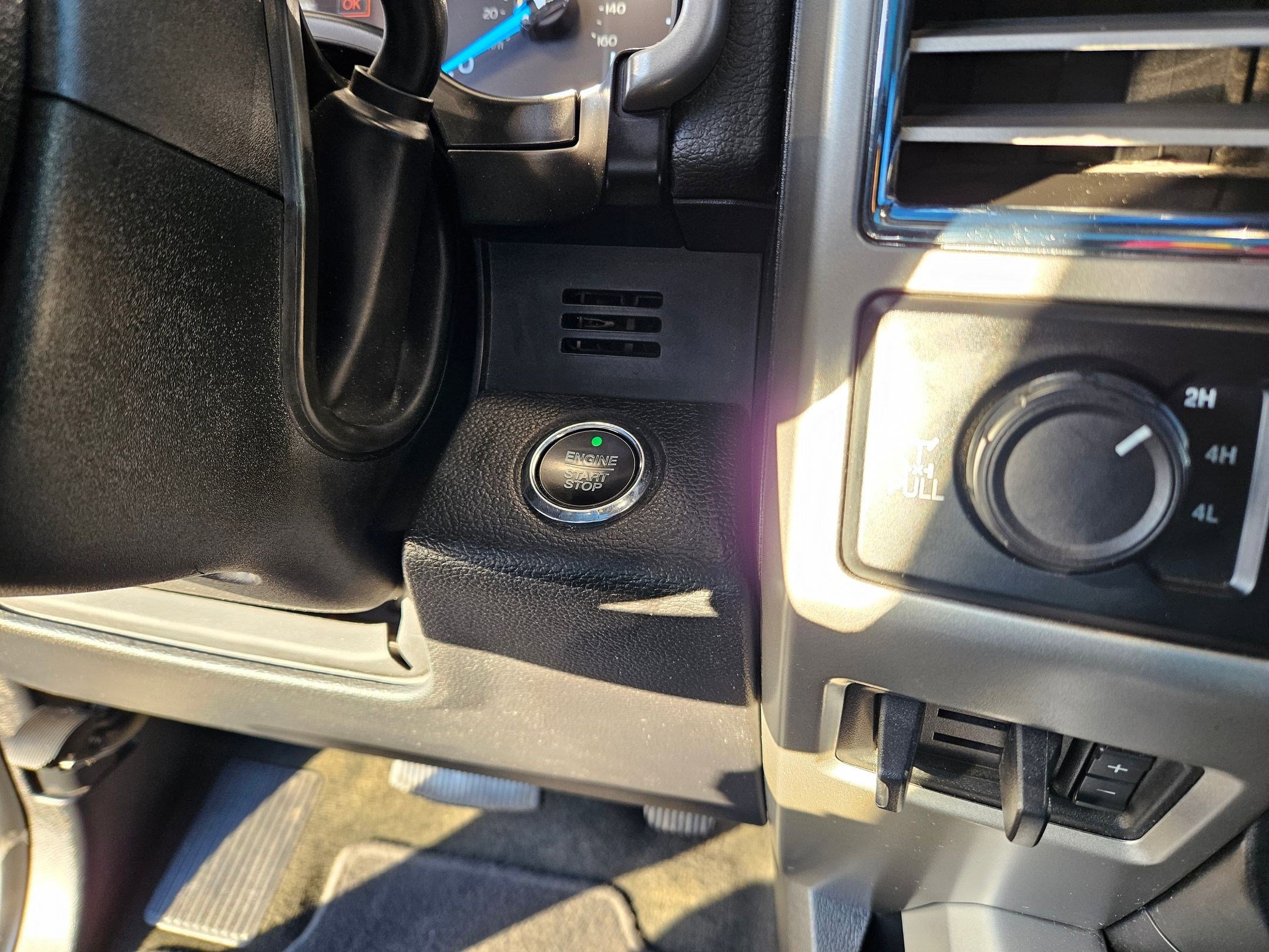 2017 Ford F-350 Lariat photo 17