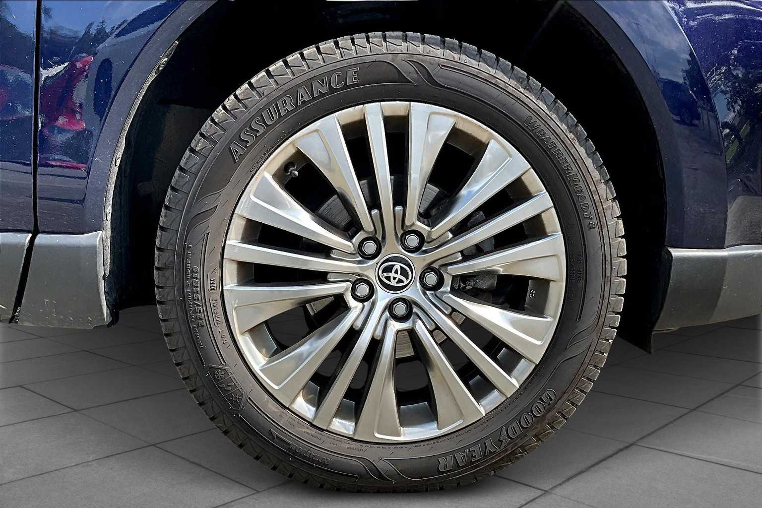 2022 Toyota Venza XLE photo 10