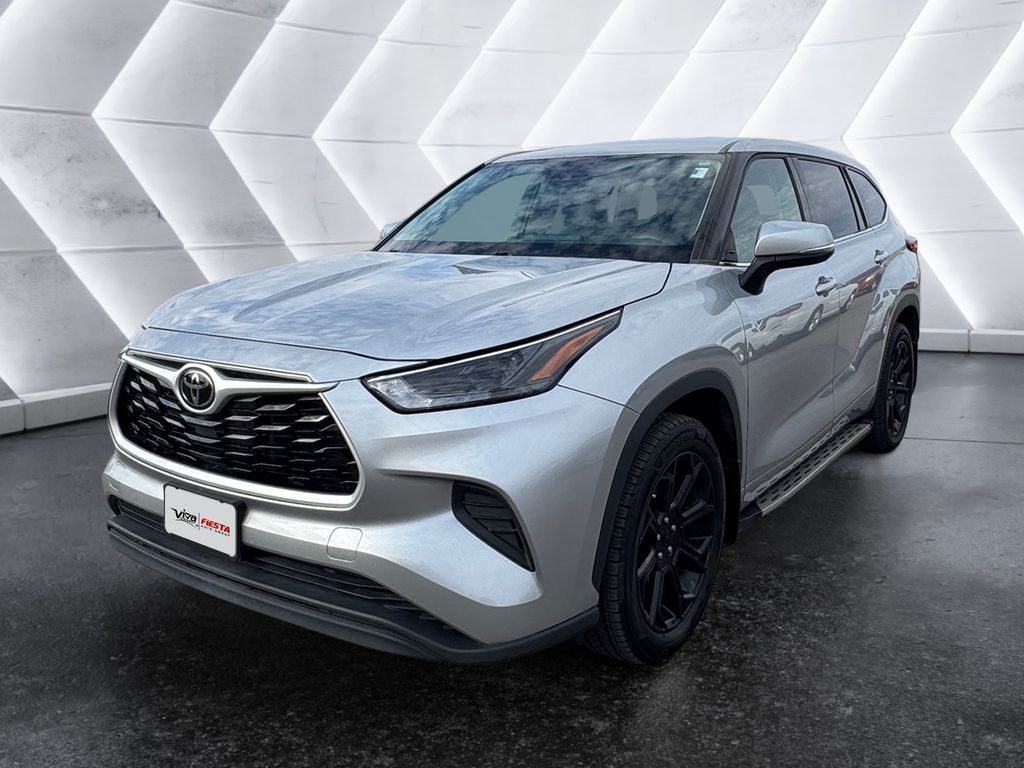 2022 Toyota Highlander L photo 3