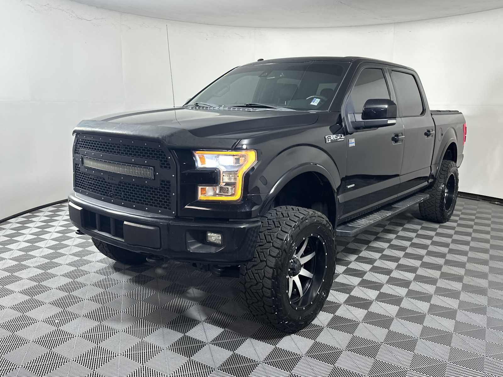 2016 Ford F-150 Lariat photo 3