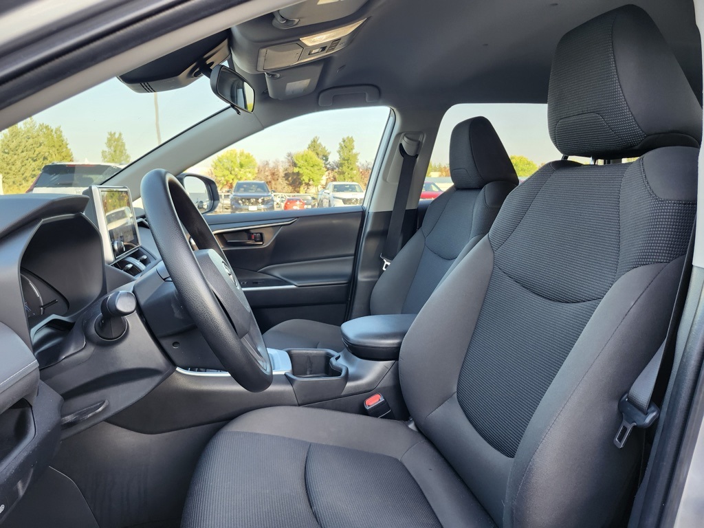 2023 Toyota RAV4 Hybrid LE photo 9