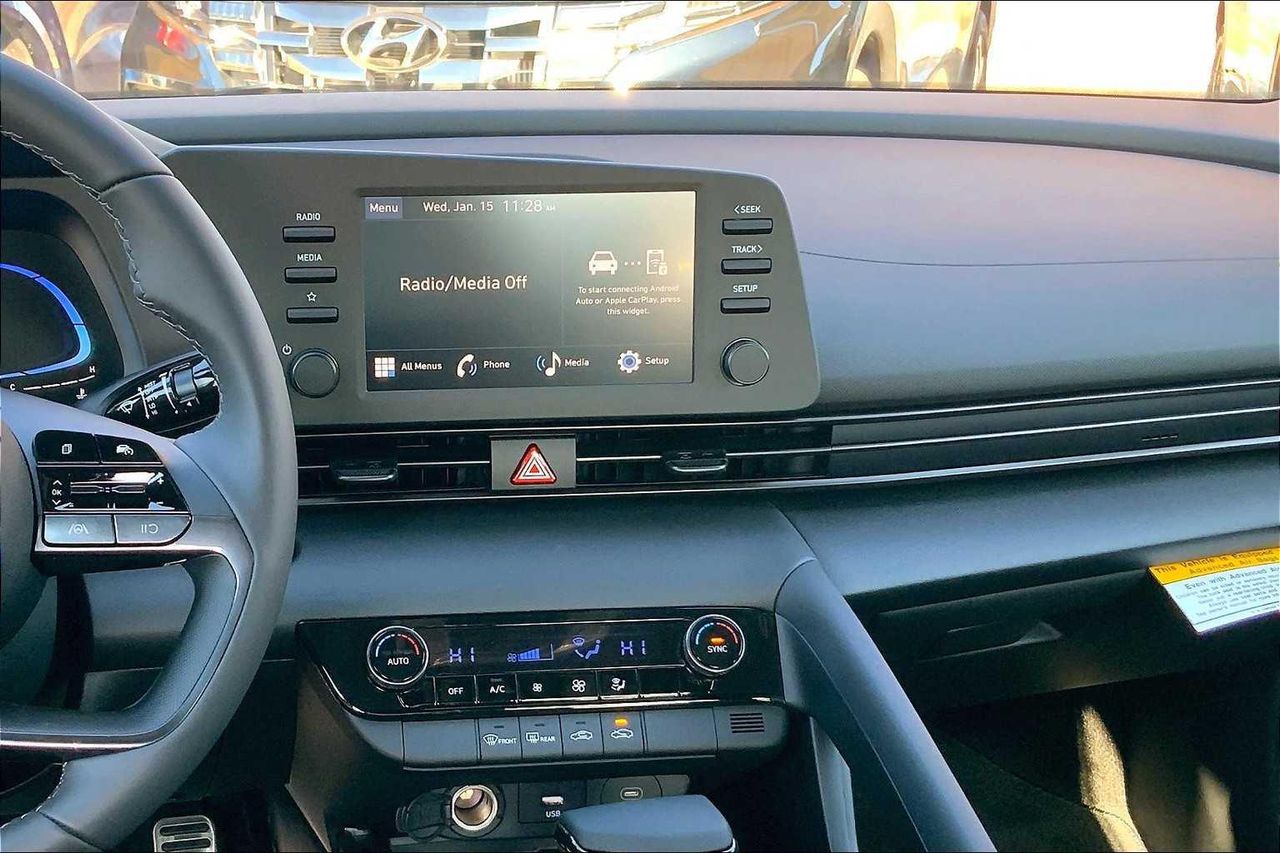 2025 Hyundai Elantra SEL Sport photo 6