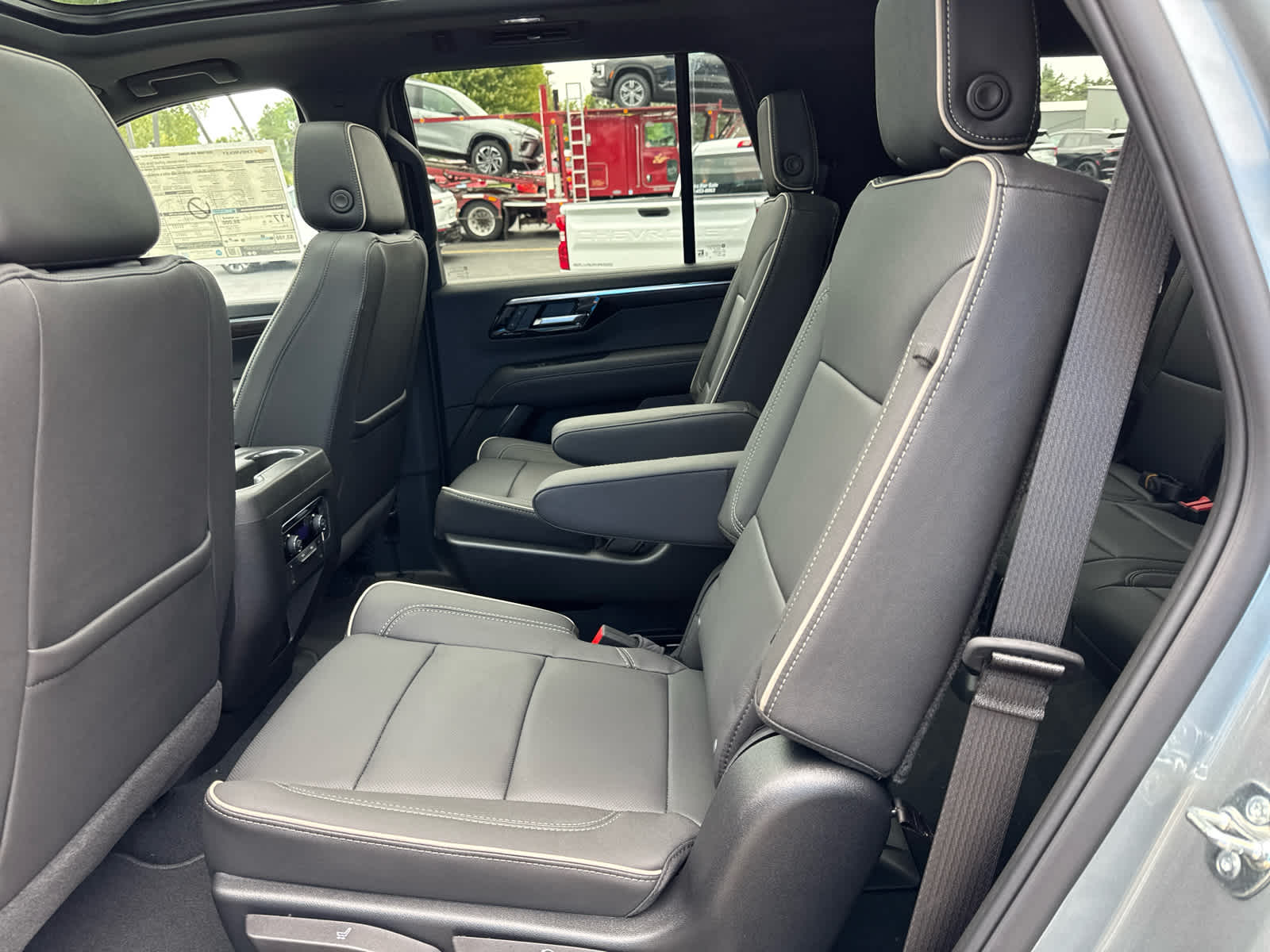2025 Chevrolet Tahoe Premier photo 19