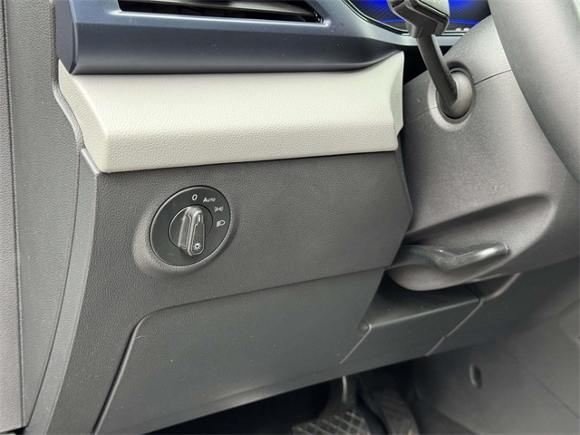 2023 Volkswagen Taos SE photo 28