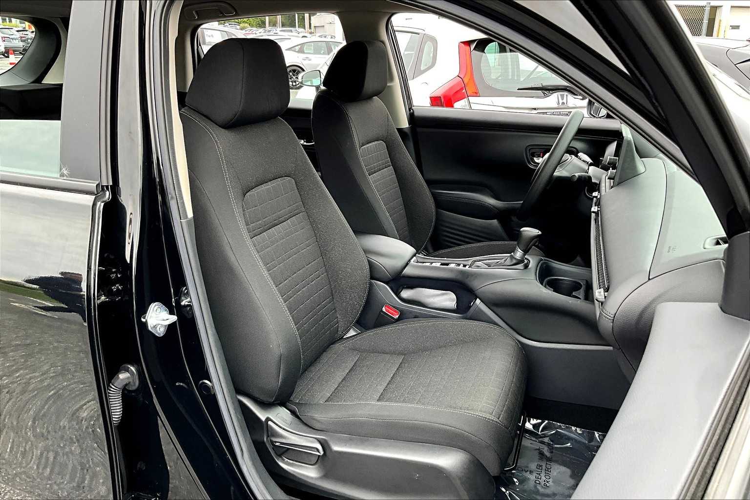2023 Honda HR-V LX photo 7