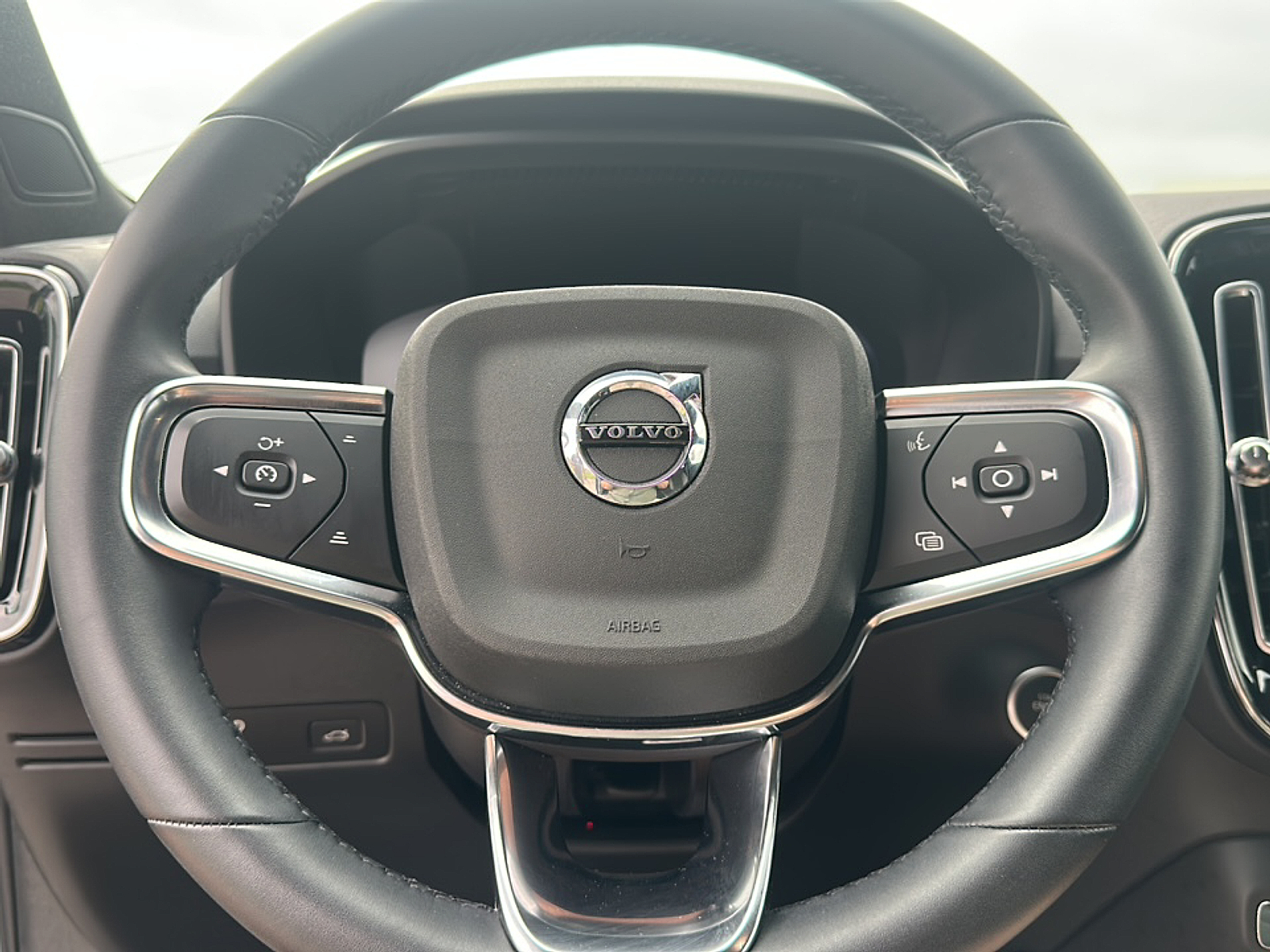 2022 Volvo XC40 T5 R-Design photo 15