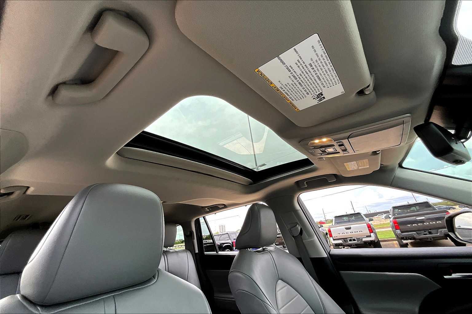 2021 Toyota Highlander Hybrid XLE photo 12