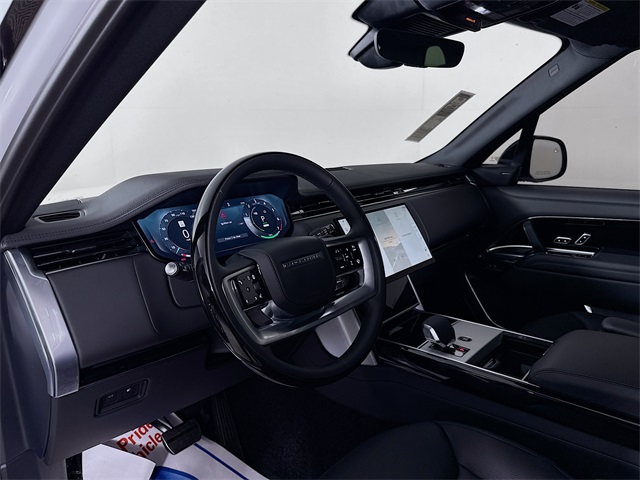 2025 Land Rover Range Rover SE photo 9