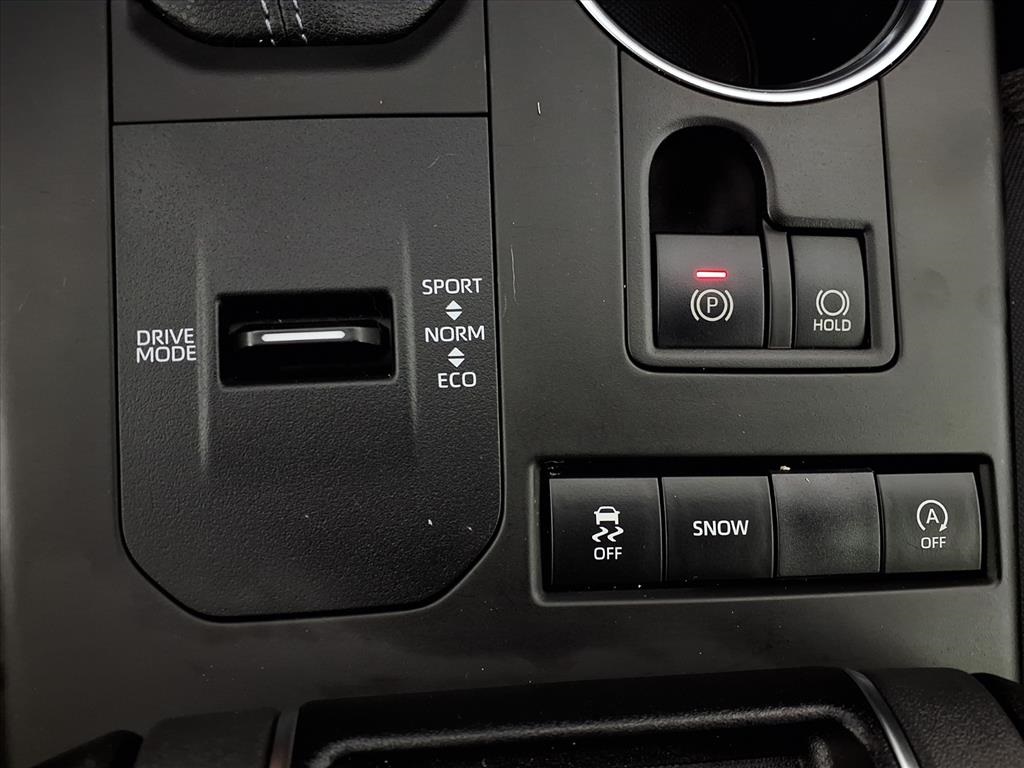 2022 Toyota Highlander LE photo 21