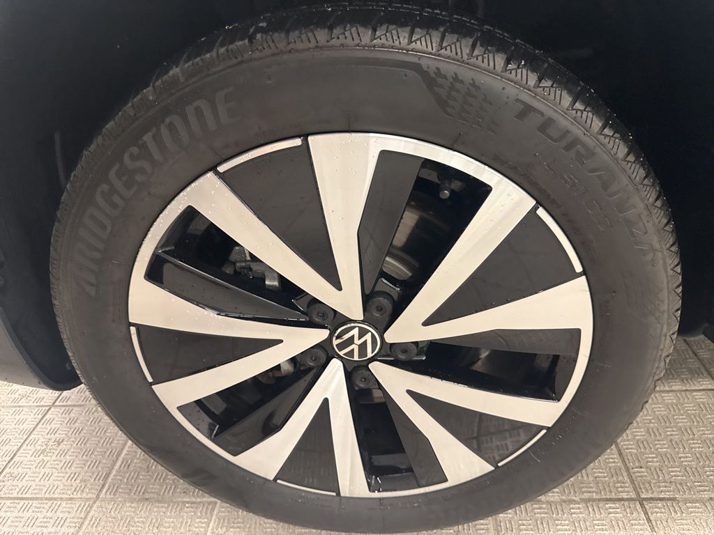 2023 Volkswagen Taos SE photo 4