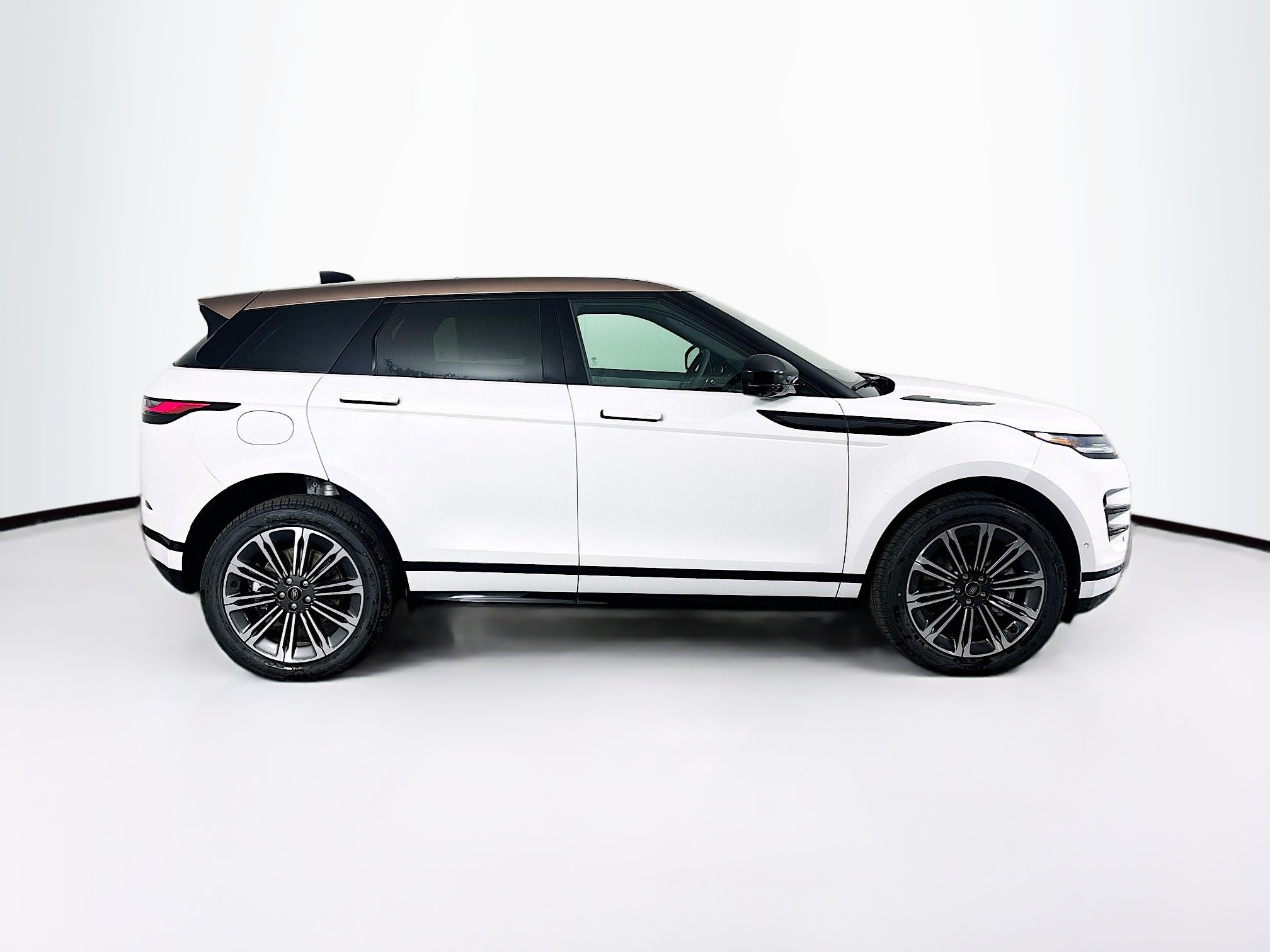 2026 Land Rover Range Rover Evoque Dynamic SE photo 4