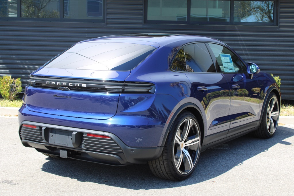 2025 Porsche Macan Electric photo 3