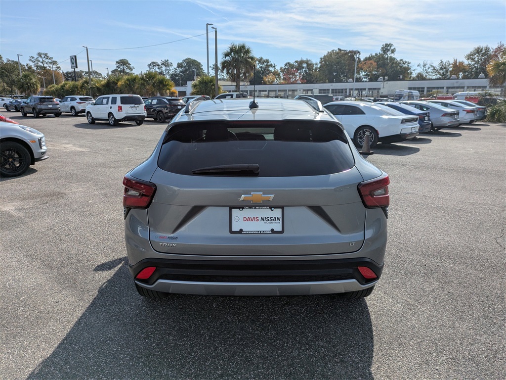 2025 Chevrolet Trax LT photo 4