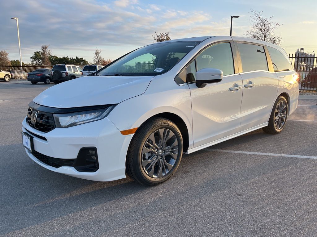 2026 Honda Odyssey Touring's photo