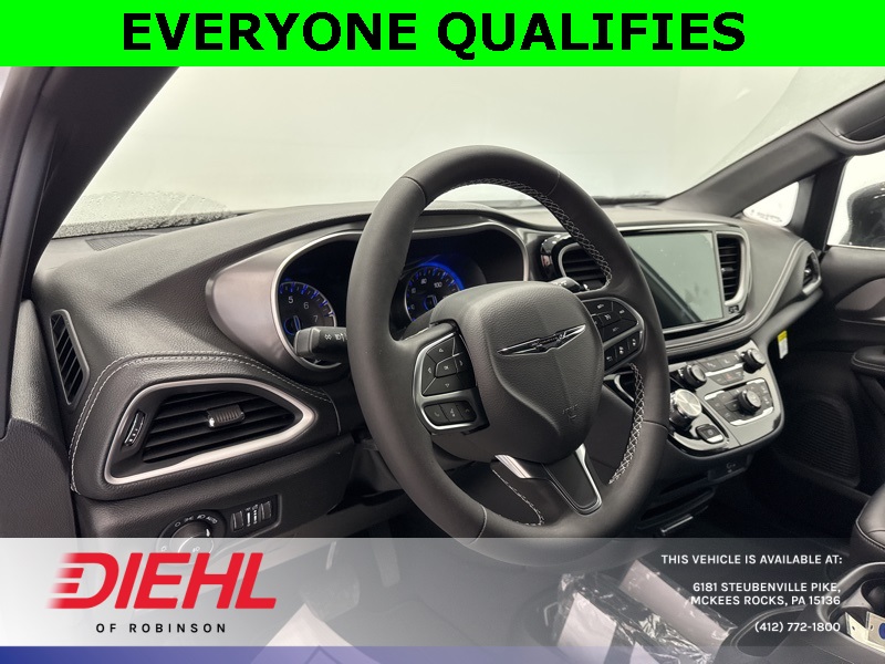 2026 Chrysler Pacifica photo 15