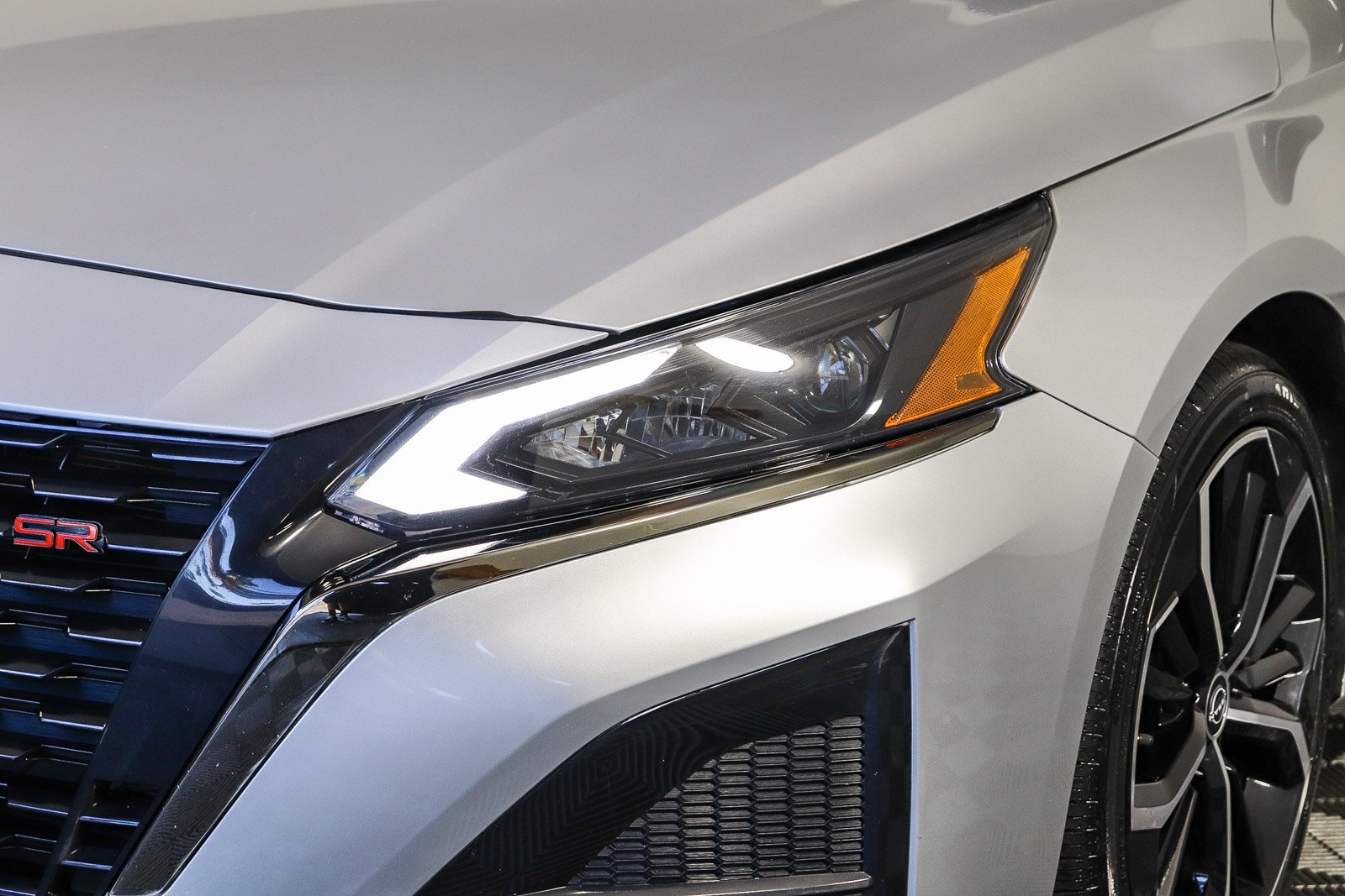 2023 Nissan Altima SR photo 4