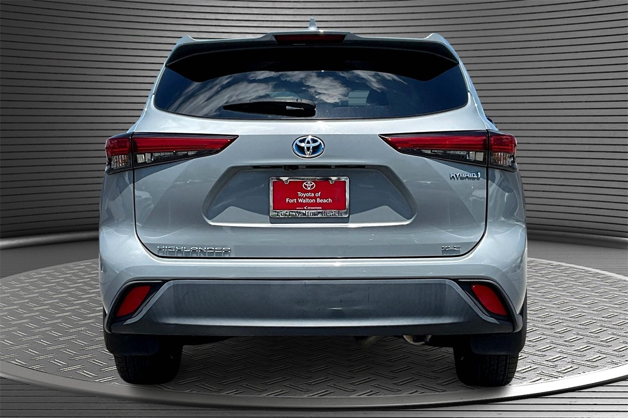 2022 Toyota Highlander Hybrid Bronze Edition photo 3