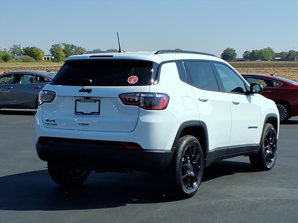 2026 Jeep Compass Latitude Altitude photo 9