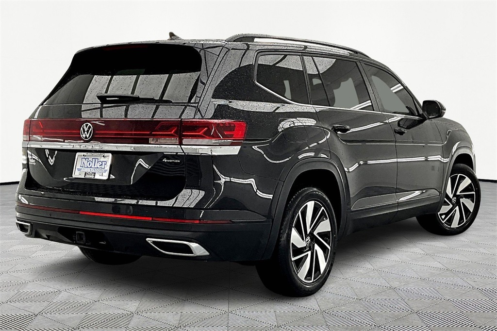 Used 2024 Volkswagen Atlas SE w/Tech with VIN 1V2HR2CA0RC574326 for sale in Kansas City
