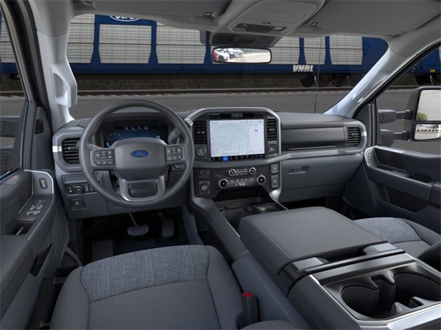 2025 Ford F-150 XLT photo 8