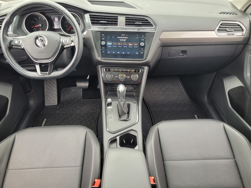 2019 Volkswagen Tiguan SE R-Line photo 8